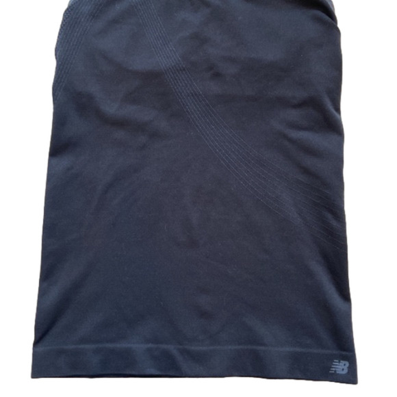 New Balance Black Racer Back Tank Top with Built-In Bra Size Medium - Picture 3 of 7
